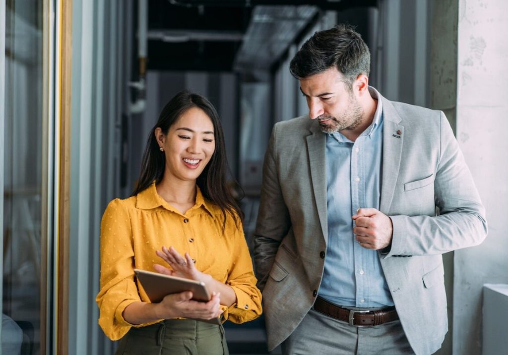 Sales Enablement 2.0: Equipping Teams for the Hybrid Selling Era